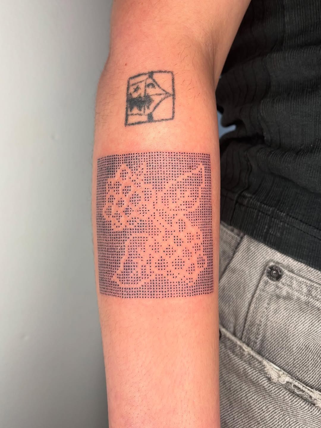 Tatouage dither bras cheval