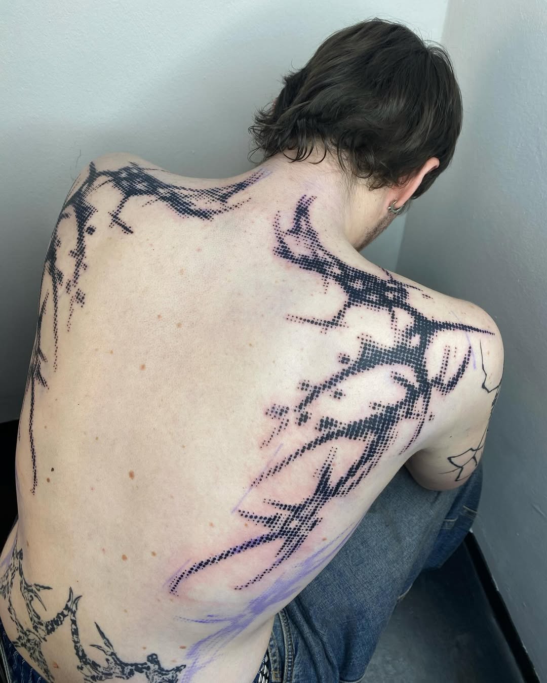Tatouage halftone ornement dos 2