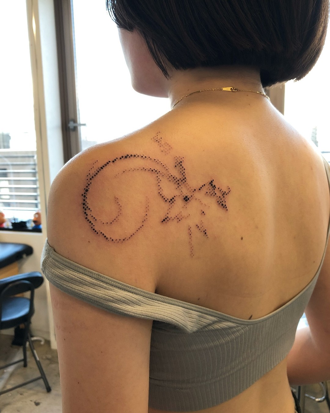 Tatouage halftone fleur 