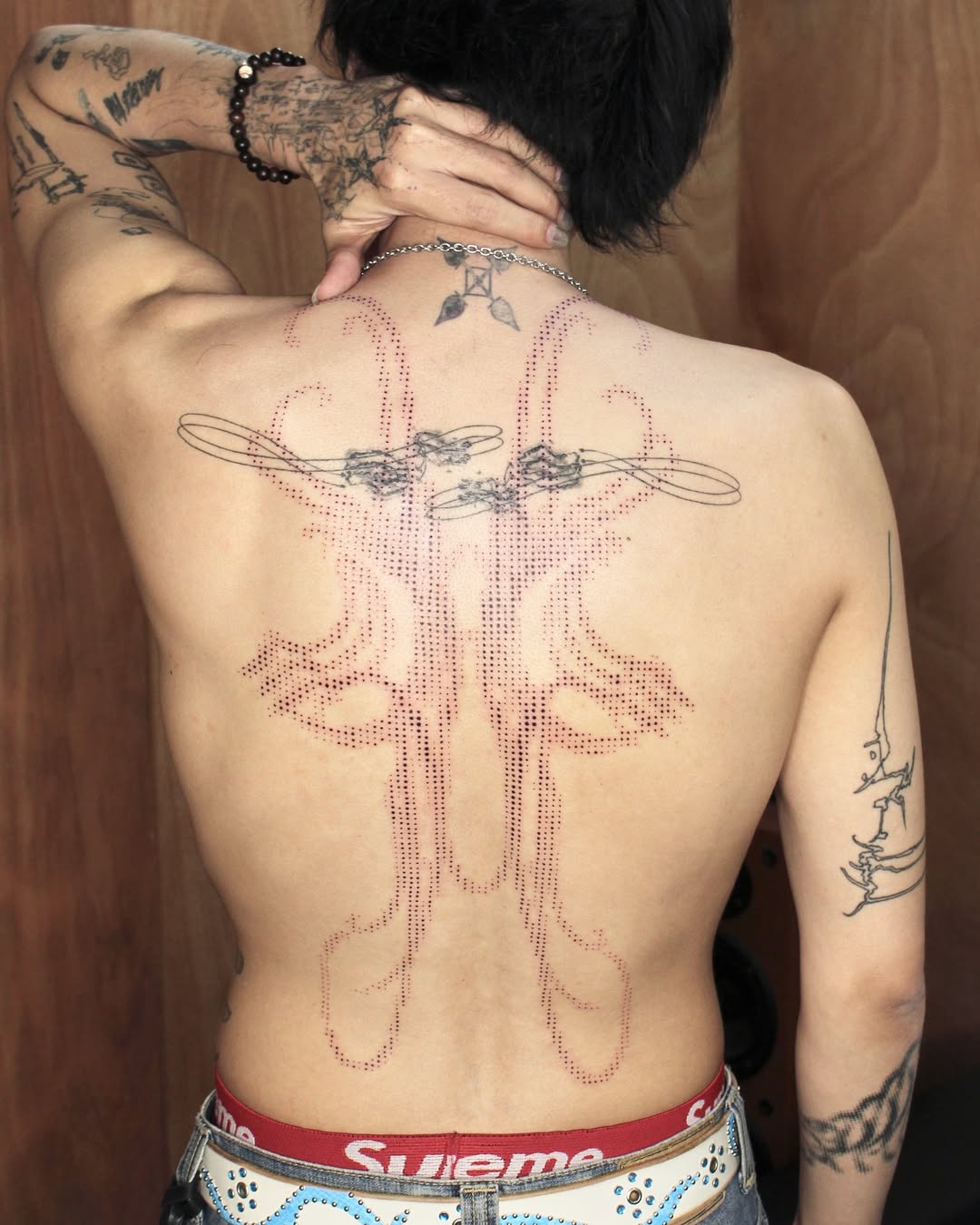 Tatouage halftone ornement dos