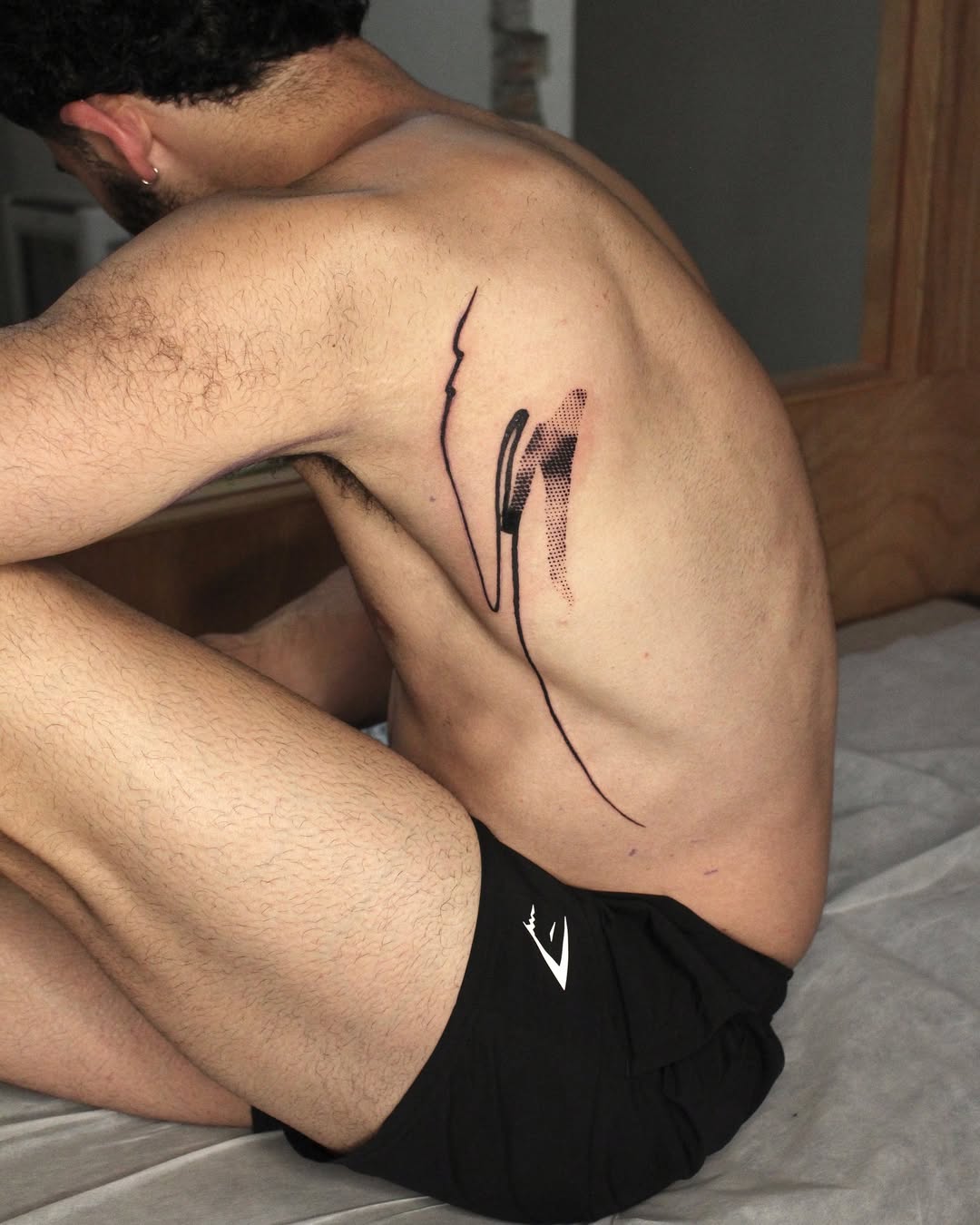 Tatouage halftone bcote ligne dos