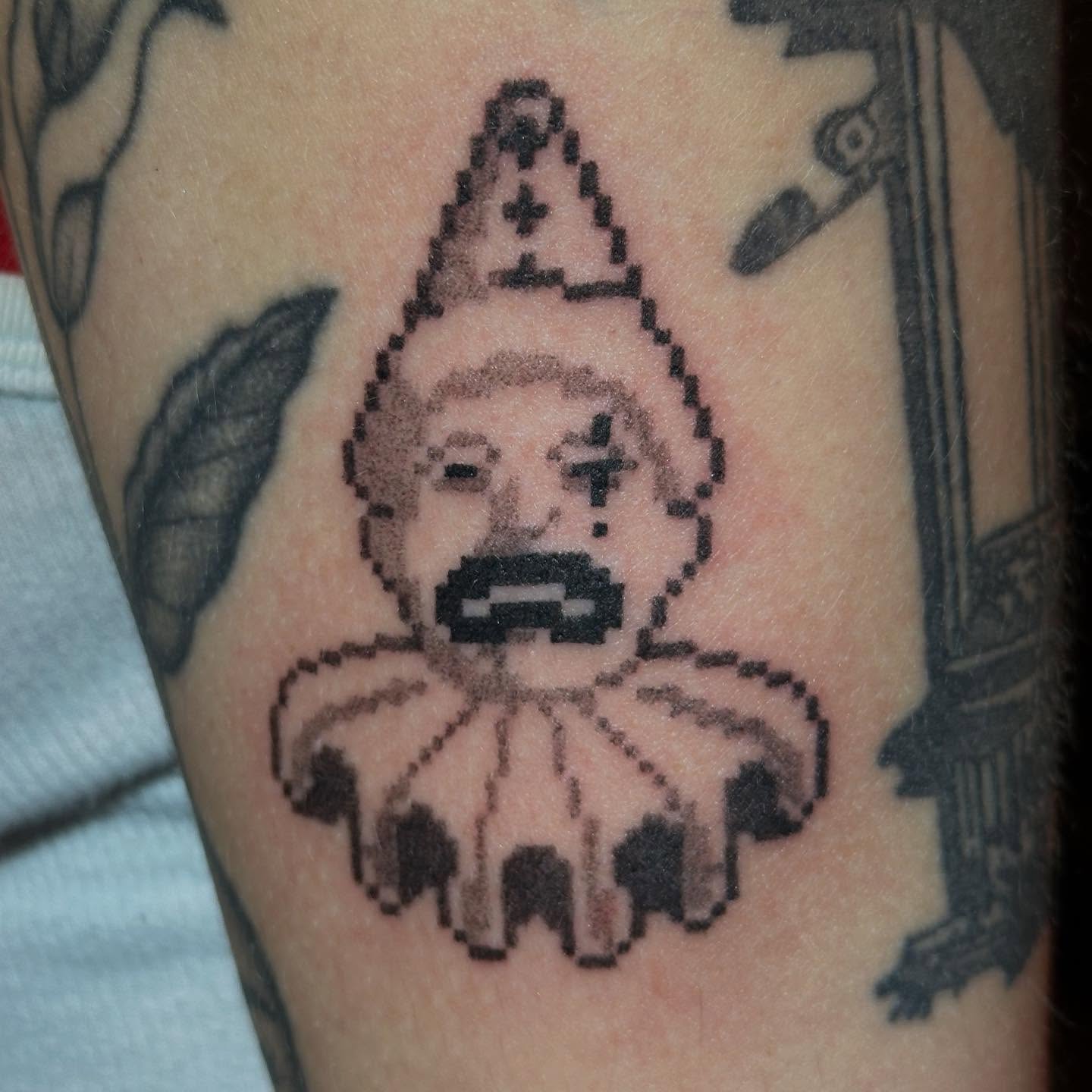 Tatouage  pixel clown 