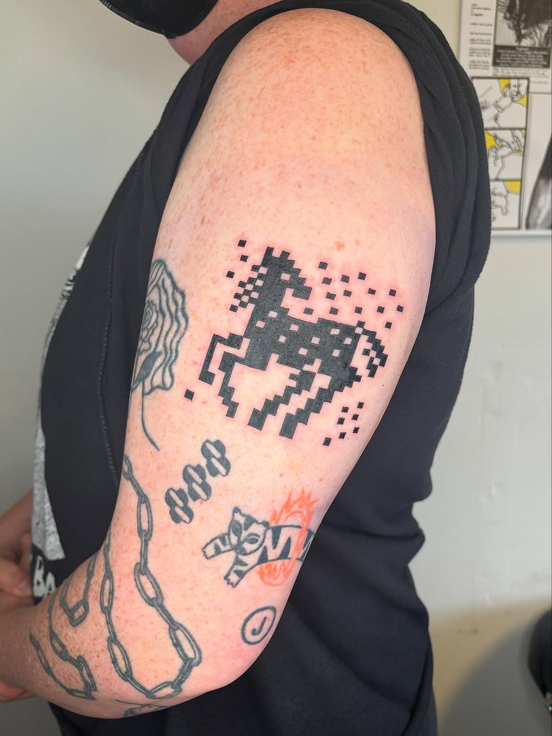Tatouage  cheval bras cou