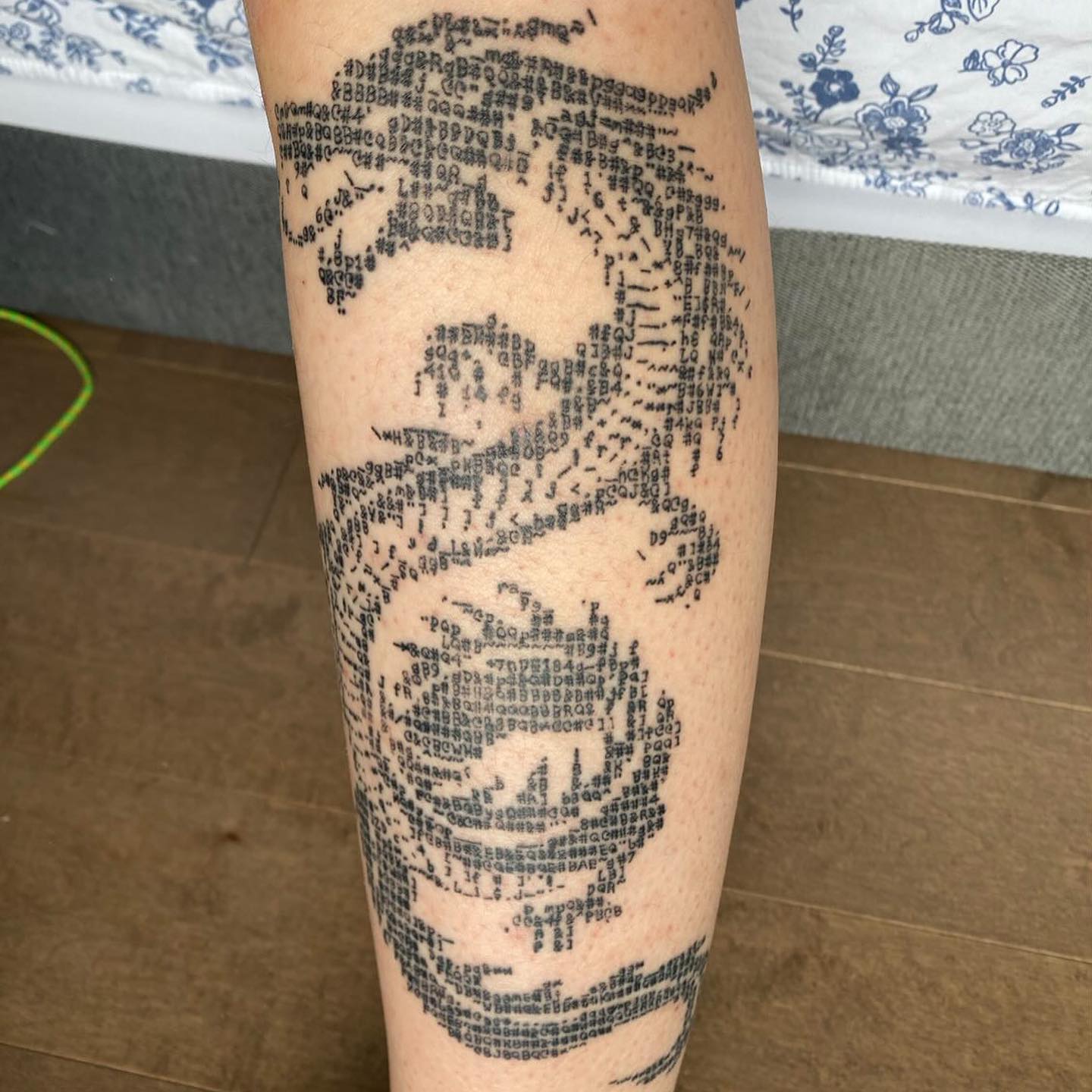 Tatouage tibia gauche face