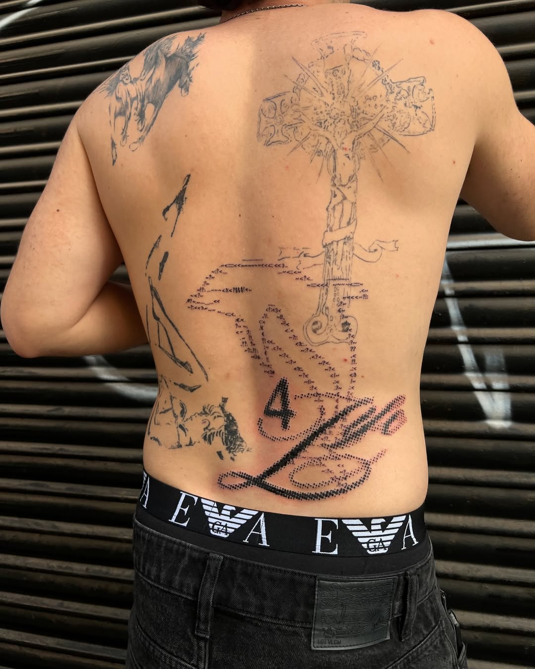 Tatouage bas dos droite