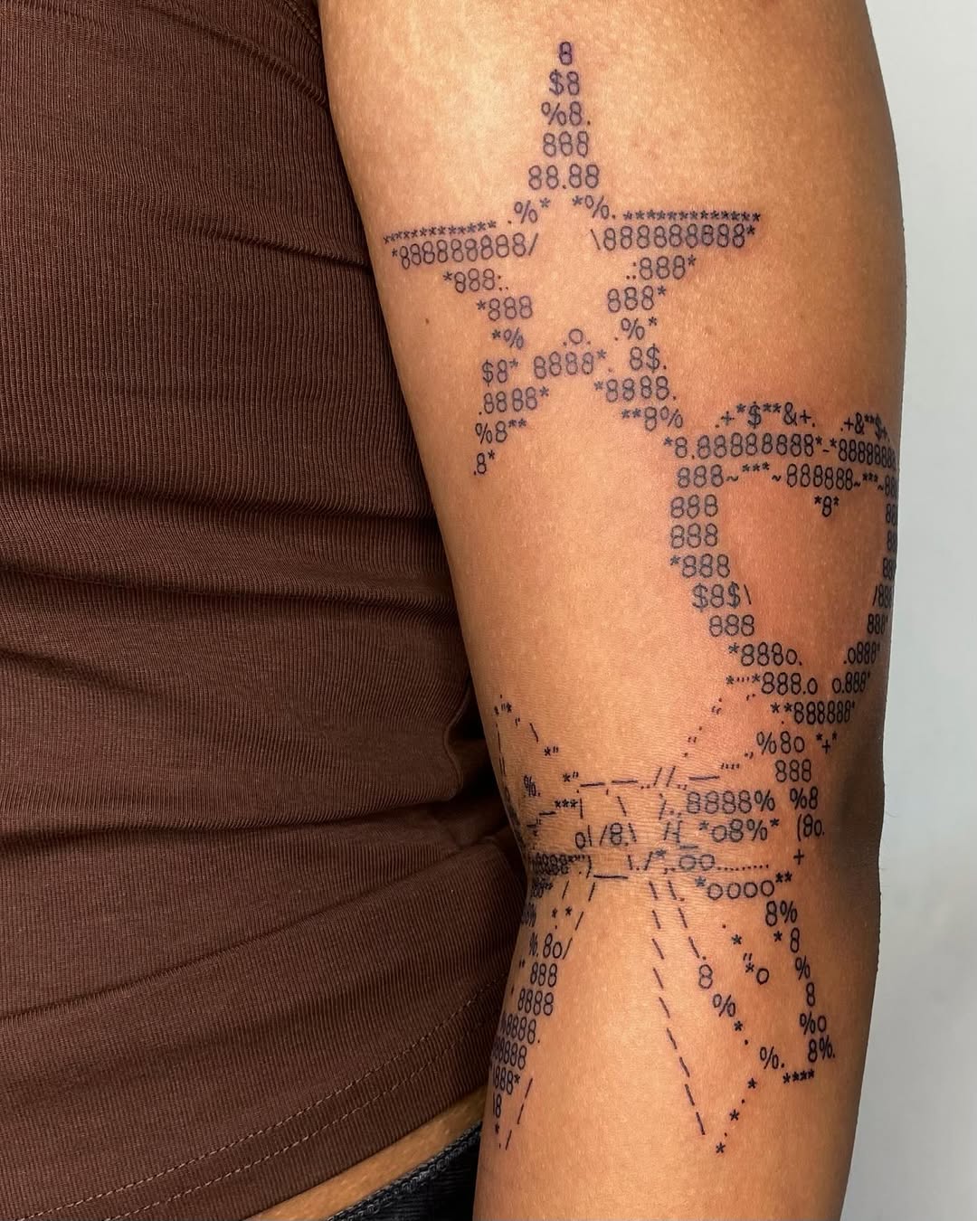 Tatouage bras droit EToile